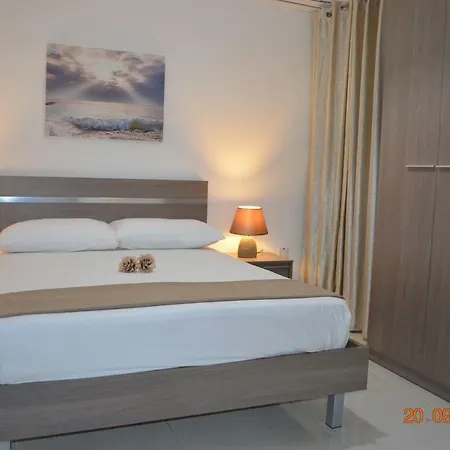 Holiday In St Pauls Bay Appartamento *